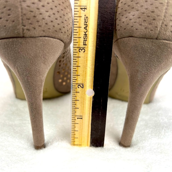 Unisa suede with cutouts heels. - Picture 4 of 5